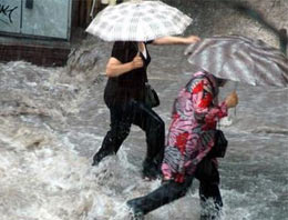 Yağmur Ankara'yı felç etti!