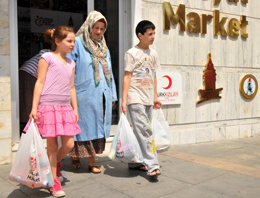 Beyoğlu'nda Sosyal Market mutlu etti